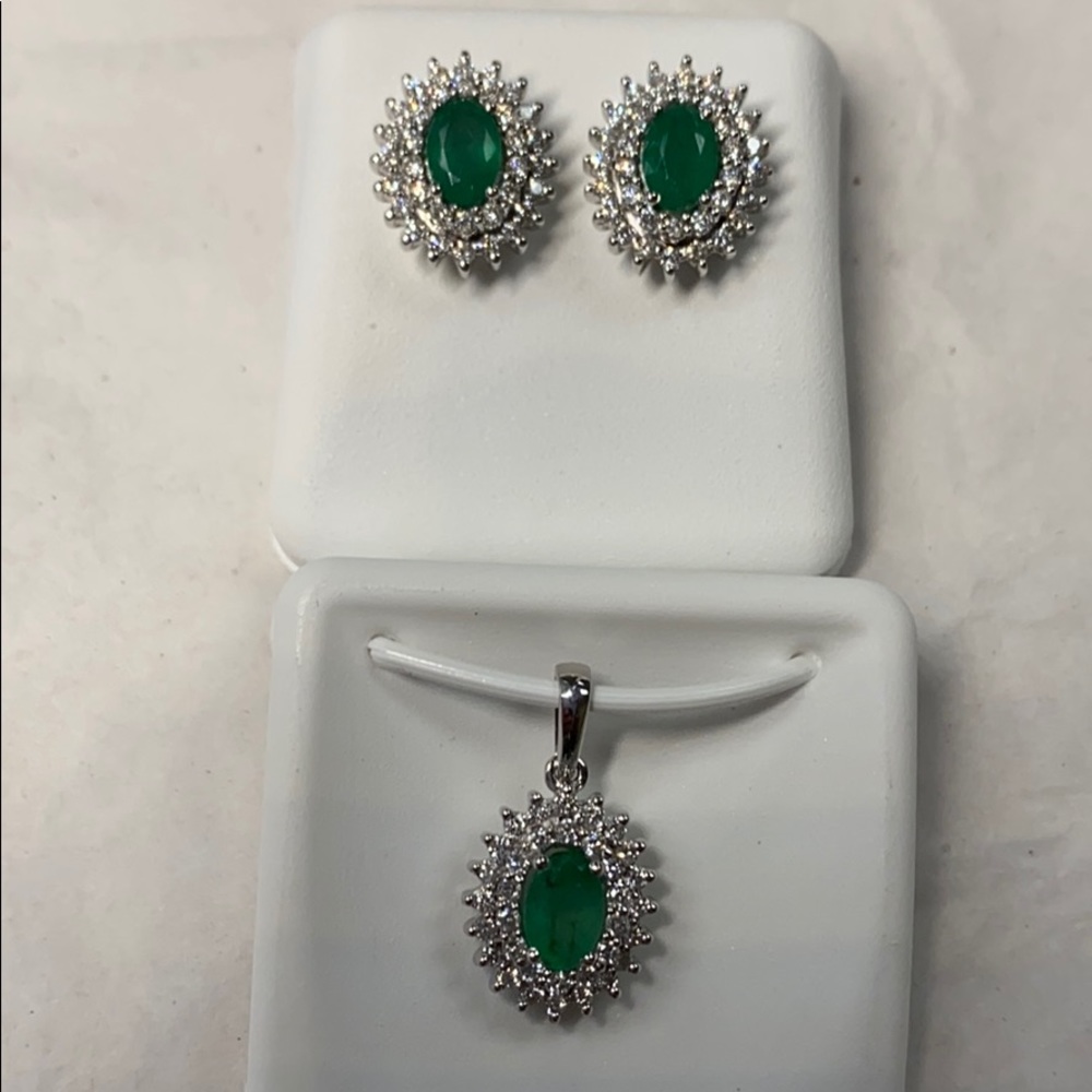 NEW 14K Solid Gold Diamonds Emerald Set